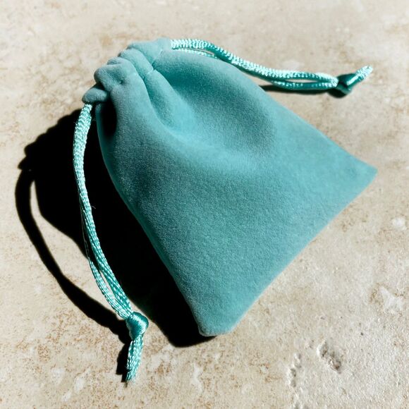 925 Sterling Silver Larimar Necklace: Shimmer and Shine with Timeless Pendant - Picture 8 of 10